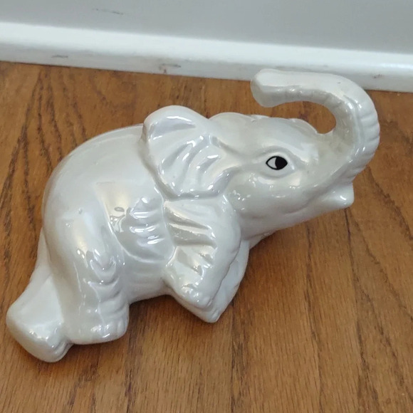 Vintage White Porcelain Elephants Made in Brazil Set of 3 - Picture 8 of 12
